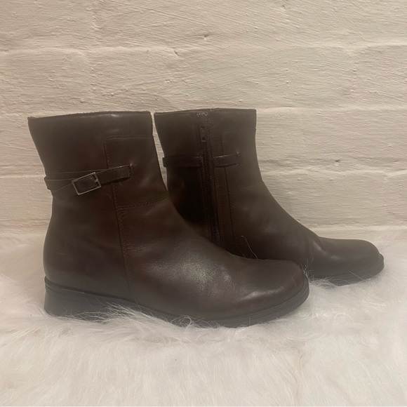 Leather Clarks Boots with Side Zip - Picture 1 of 6